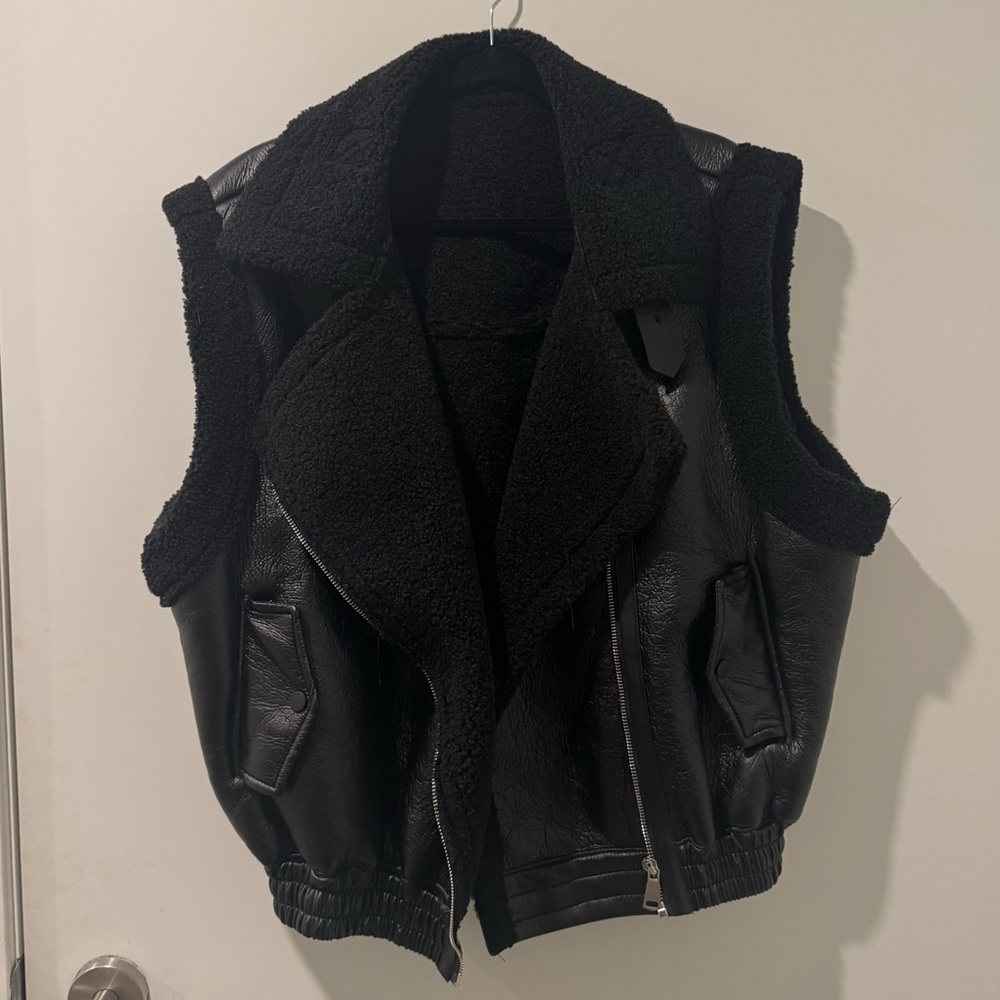 Oak + fort Sherpa black aviator vest